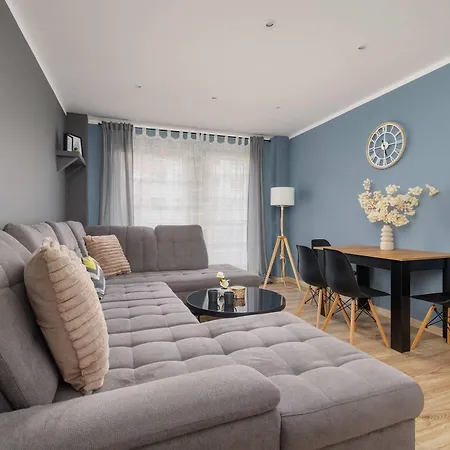 Blue And Family In With Two Bedrooms And Balcony By Renters *