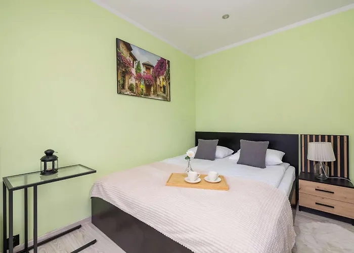 Blue And Family In With Two Bedrooms And Balcony By Renters Daire *