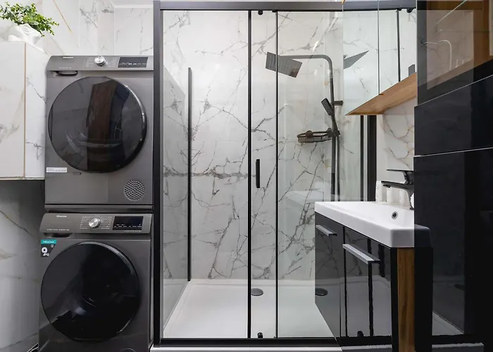 Blue And Family In With Two Bedrooms And Balcony By Renters