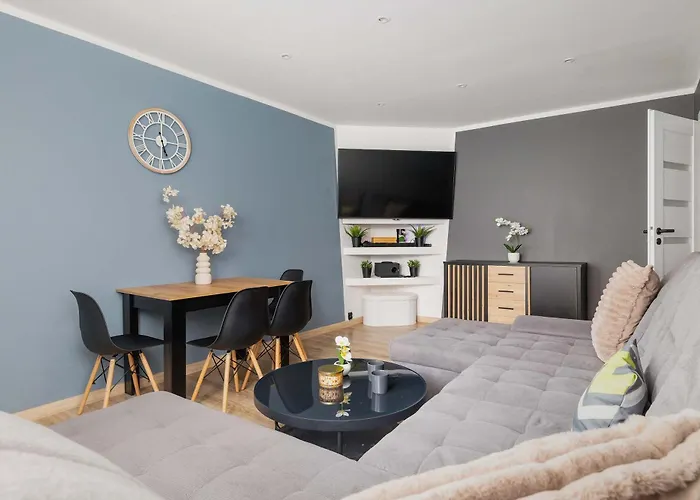 Daire Blue And Family In With Two Bedrooms And Balcony By Renters Katoviçe