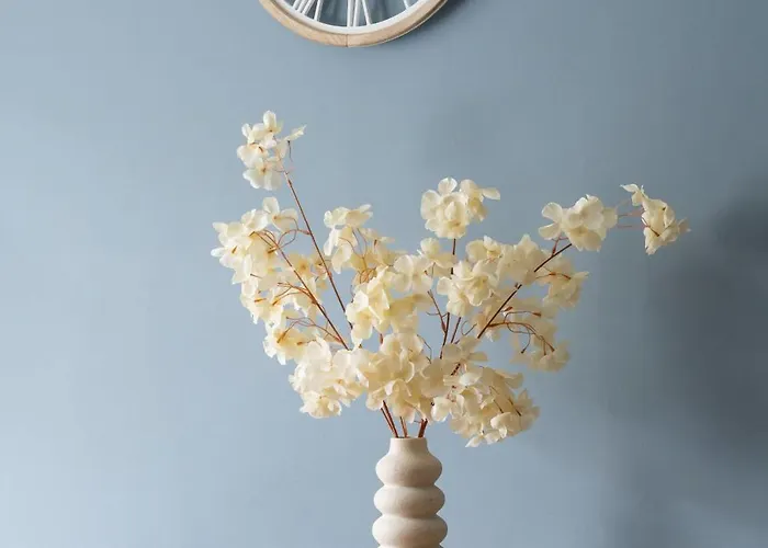 Blue And Family In With Two Bedrooms And Balcony By Renters Daire *