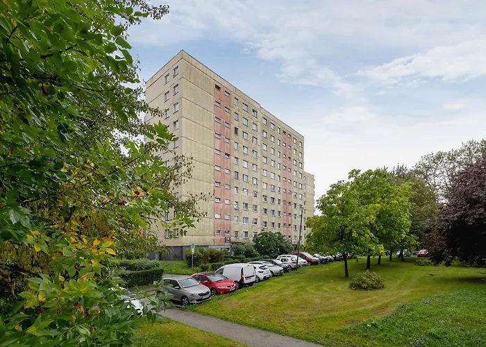 Blue And Family In With Two Bedrooms And Balcony By Renters Daire *